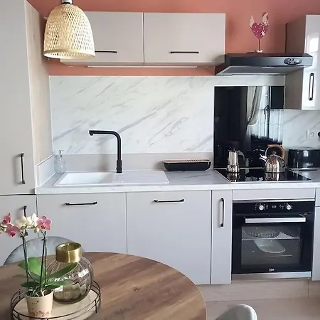 S'gleina Gleck, In The Heart Of A Wine City, 1 Piece Et 1 Salle De Bain