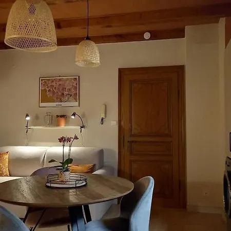 S'gleina Gleck, In The Heart Of A Wine City, 1 Piece Et 1 Salle De Bain *